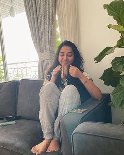 Prajakta Koli feet photo thumbnail