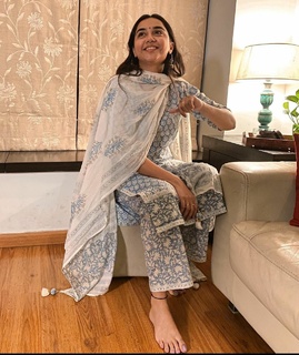 Prajakta Koli feet photo thumbnail