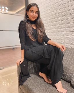 Prajakta Koli feet photo thumbnail