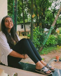 Prajakta Koli feet photo thumbnail
