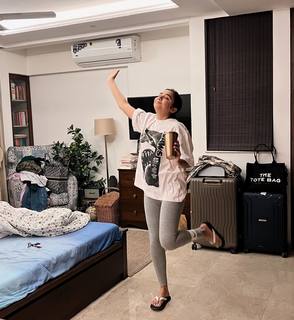 Prajakta Koli feet photo thumbnail