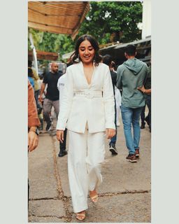 Prajakta Koli feet photo thumbnail