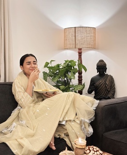 Prajakta Koli feet photo thumbnail