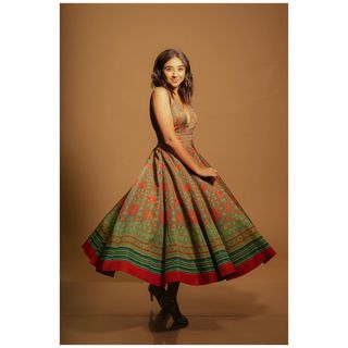 Prajakta Koli feet photo thumbnail