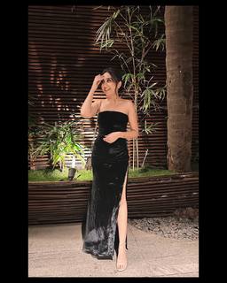 Prajakta Koli feet photo thumbnail