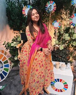 Prajakta Koli feet photo thumbnail