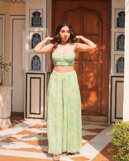 Prajakta Koli feet photo thumbnail