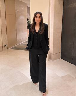 Prajakta Koli feet photo thumbnail