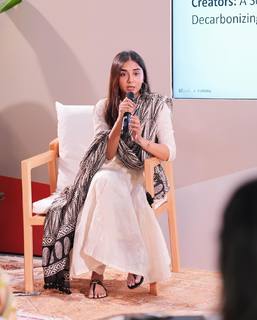 Prajakta Koli feet photo thumbnail