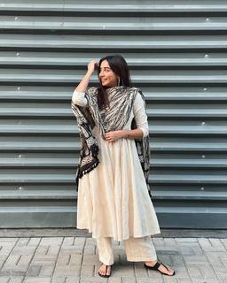 Prajakta Koli feet photo thumbnail