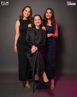 Prajakta Koli feet photo thumbnail