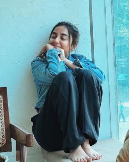 Prajakta Koli feet photo thumbnail