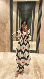 Prajakta Koli feet photo thumbnail