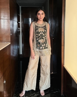 Prajakta Koli feet photo thumbnail