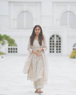 Prajakta Koli feet photo thumbnail