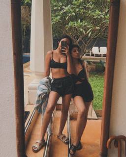 Prajakta Koli feet photo thumbnail