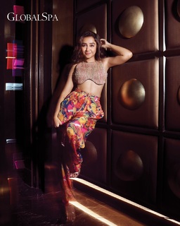 Prajakta Koli feet photo thumbnail