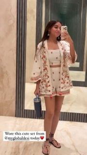 Prajakta Koli feet photo thumbnail