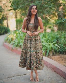 Prajakta Koli feet photo thumbnail