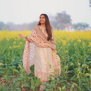 Prajakta Koli feet photo thumbnail