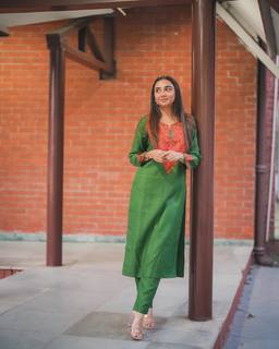 Prajakta Koli feet photo thumbnail