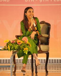 Prajakta Koli feet photo thumbnail