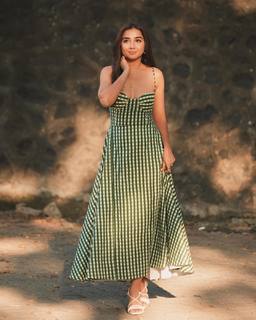 Prajakta Koli feet photo thumbnail