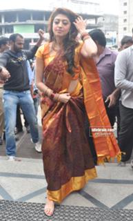 Pranitha feet photo 9