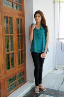 Pranitha feet photo 1