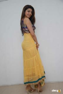 Pranitha feet photo 20