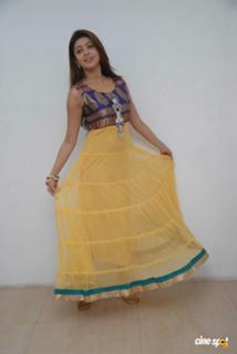 Pranitha feet photo 19