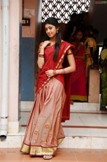 Pranitha feet photo 12