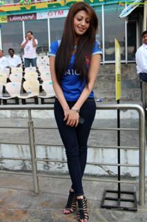Pranitha feet photo 11