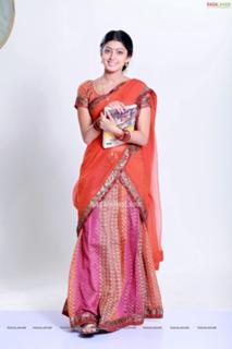 Pranitha feet photo 8