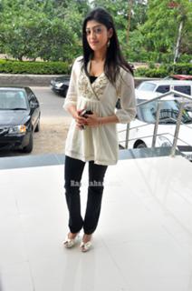 Pranitha feet photo 20
