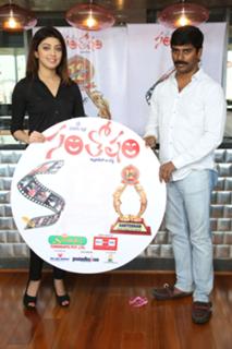 Pranitha feet photo 8