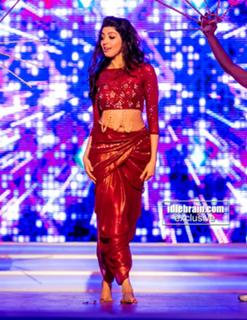 Pranitha feet photo 19
