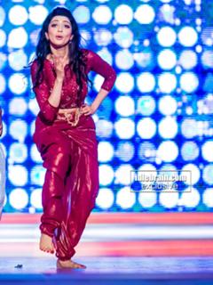 Pranitha feet photo 18
