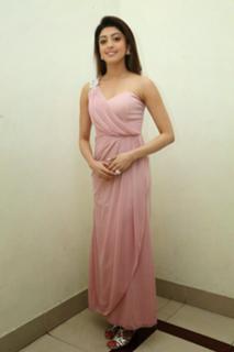 Pranitha feet photo 6