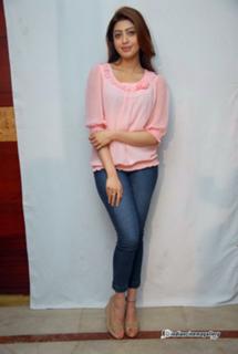 Pranitha feet photo 18