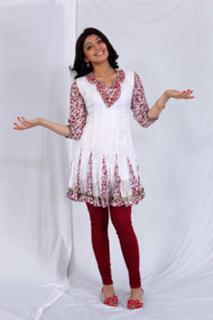 Pranitha feet photo 18