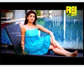 Pranitha feet photo 10