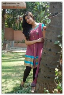 Pranitha feet photo 20