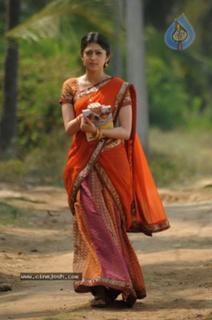 Pranitha feet photo 17