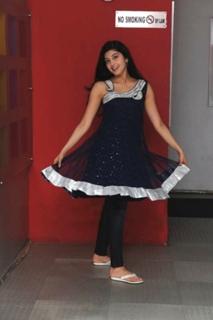 Pranitha feet photo 11