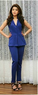 Pranitha feet photo 18
