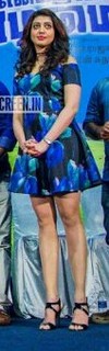 Pranitha feet photo 16