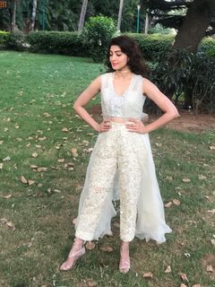 Pranitha feet photo 10