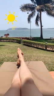Pranitha feet photo 9