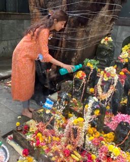 Pranitha feet photo 4